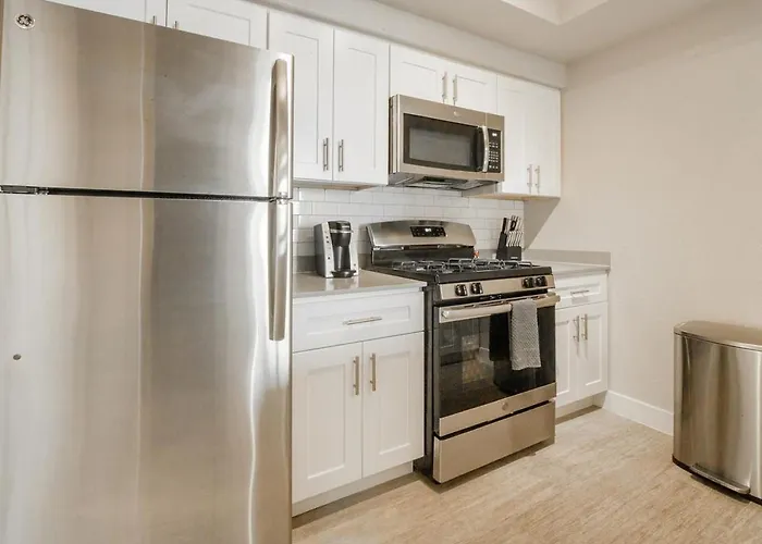 Landing Modern With Amazing Amenities Apartment *